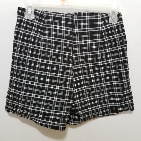 Altar'd State skort Medium Bonnie plaid button accent mini stretch - Picture 2 of 16